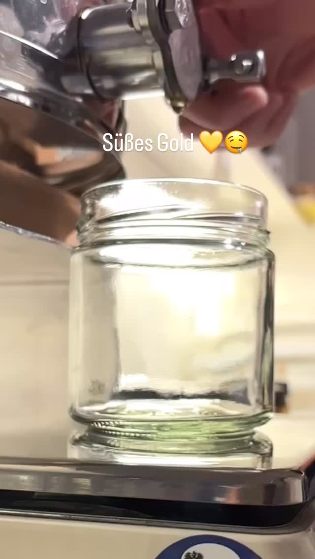 Süßes Gold im Glas 💛🤤 Bestellungen via PM und Email. Abholung direkt vom Wienerberg.#imkerösterreich #imkern #imker #honig #bio #biohonig #wien #wienliebe #wienerberg